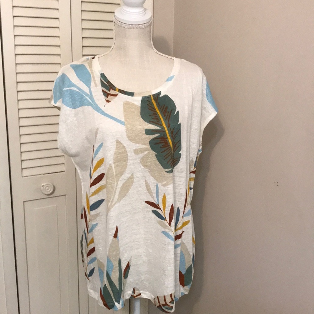 Women’s multicolored top size extra large.